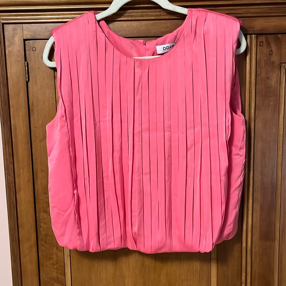 Cute Top. Boutique Style . DO + BE  size S lined